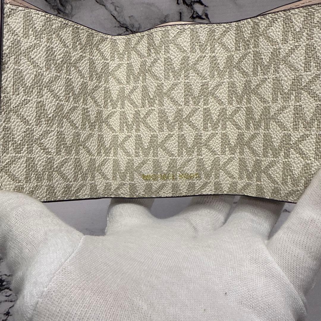 (未使用品)大人気、マイケルコース、ミニ財布、大人気デザイン、総柄、PVC地、金