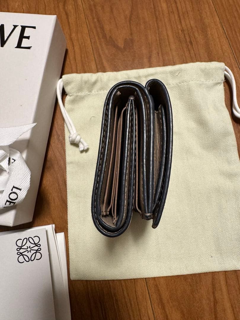 LOEWE ANAGRAM TRIFOLD WALLET サンド