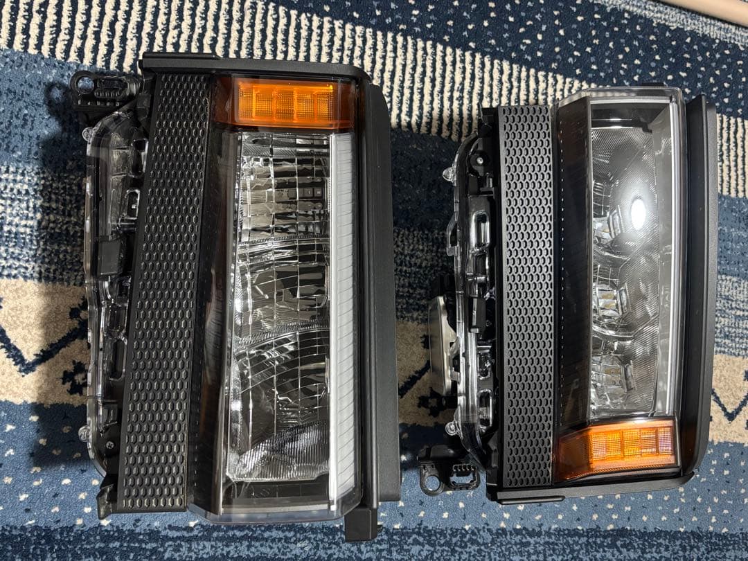 純正品　ランクル250 VX 角目　トヨタ車用ヘッドライト 2個セット