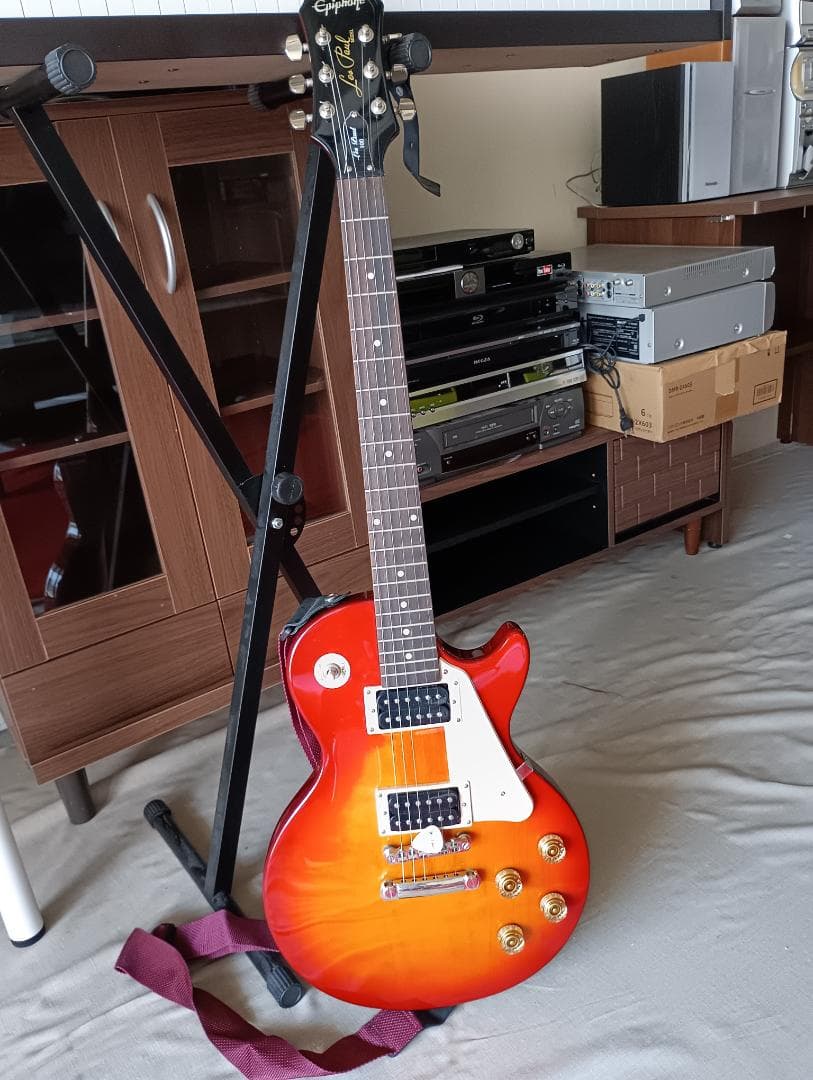 Epiphone　レスポール　100　美品　ピック　収納ケース付き　☆送料無料☆