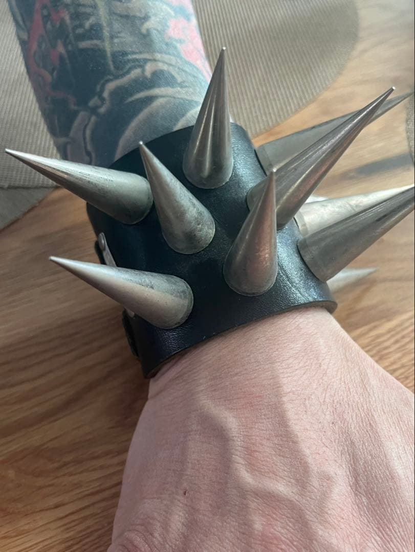 スパイクレザーリストバンド DEAD END デッドエンド　blackl