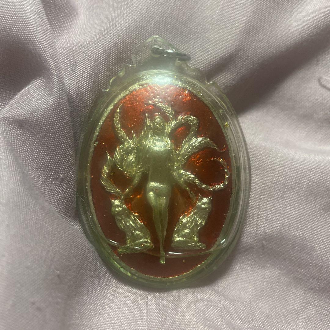 強力魔術の霊素材御守り 有名陰陽師作 九尾女狐  魅力 恋愛 交渉力