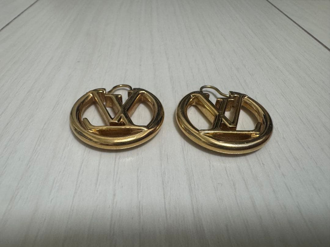 Louis Vuitton ゴールドロゴピアス