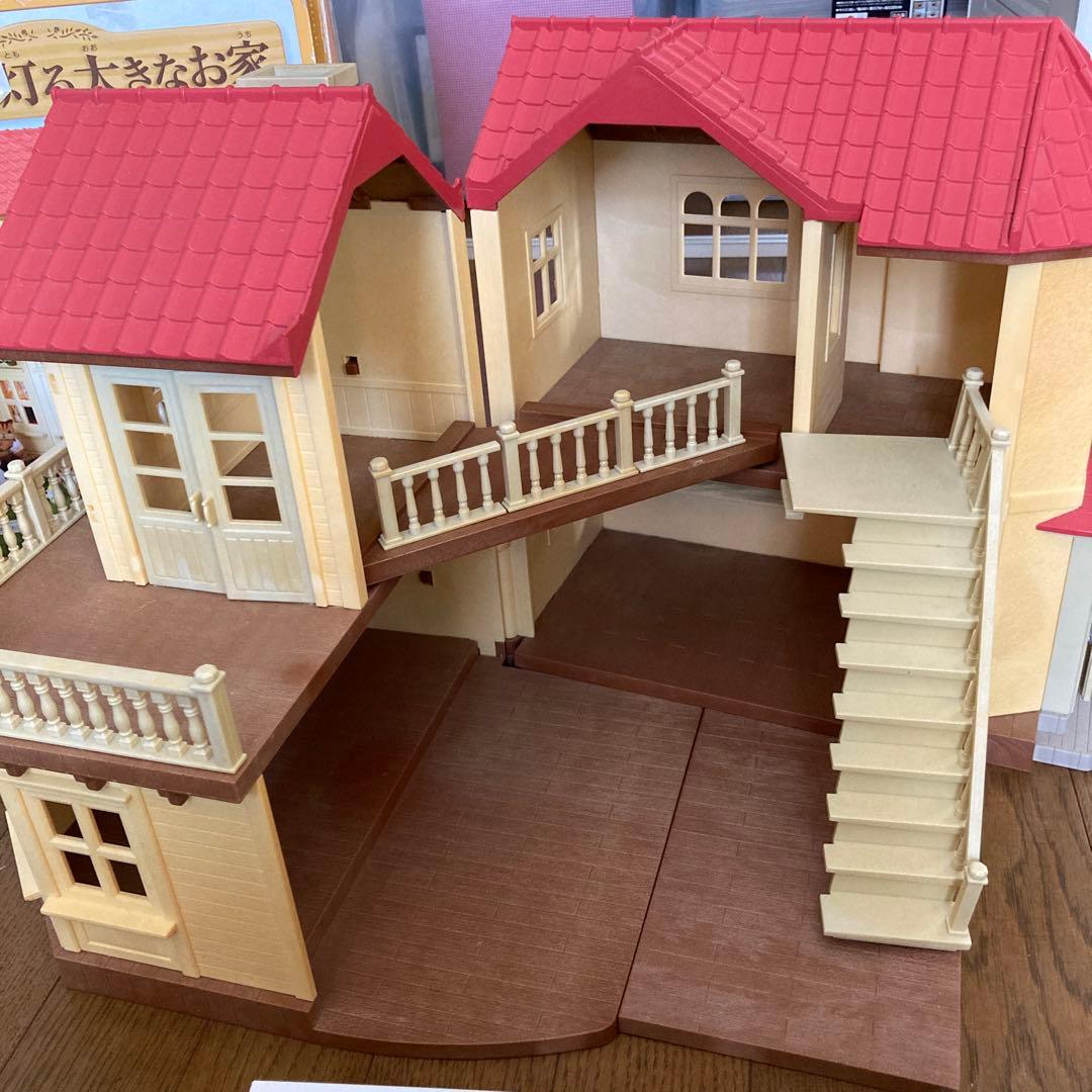 シルバニアファミリー　あかりが灯る大きなお家　家具セット他色々