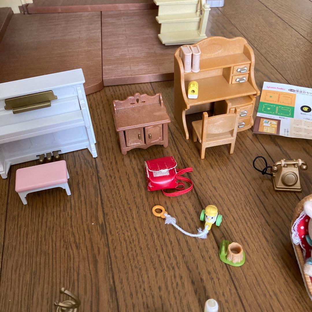 シルバニアファミリー　あかりが灯る大きなお家　家具セット他色々