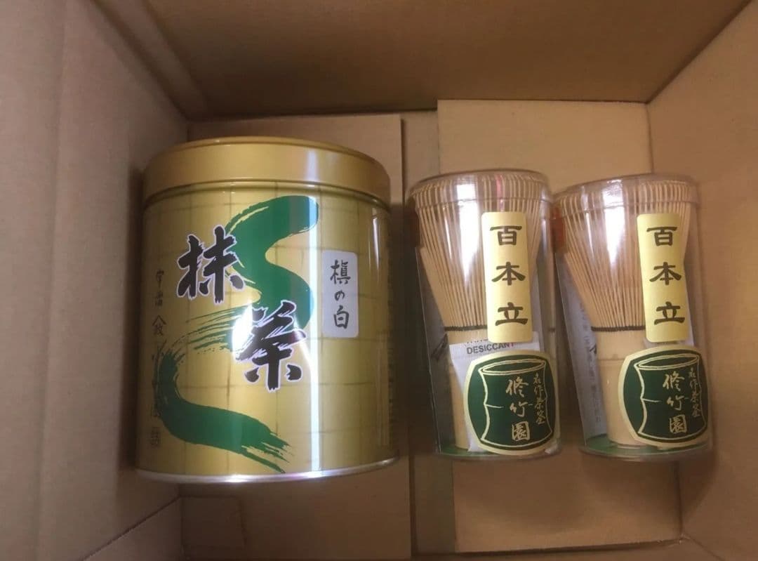 山政小山園　抹茶　槇の白(まきのしろ)３００ｇ缶　特選茶筅百本立２個　抹茶セット