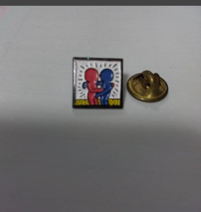 キース・ヘリングピンバッジ