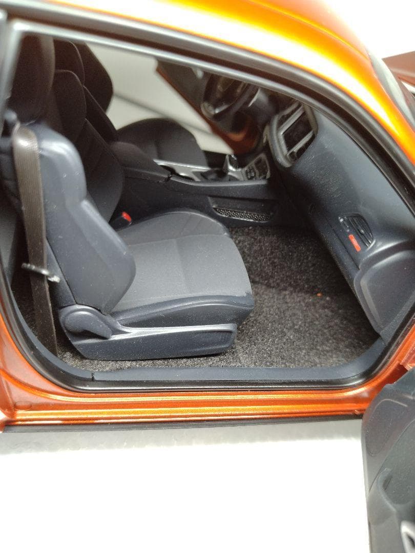 27　オートアート　1/18　ダッジチャレンジャー　SRT HELLCAT