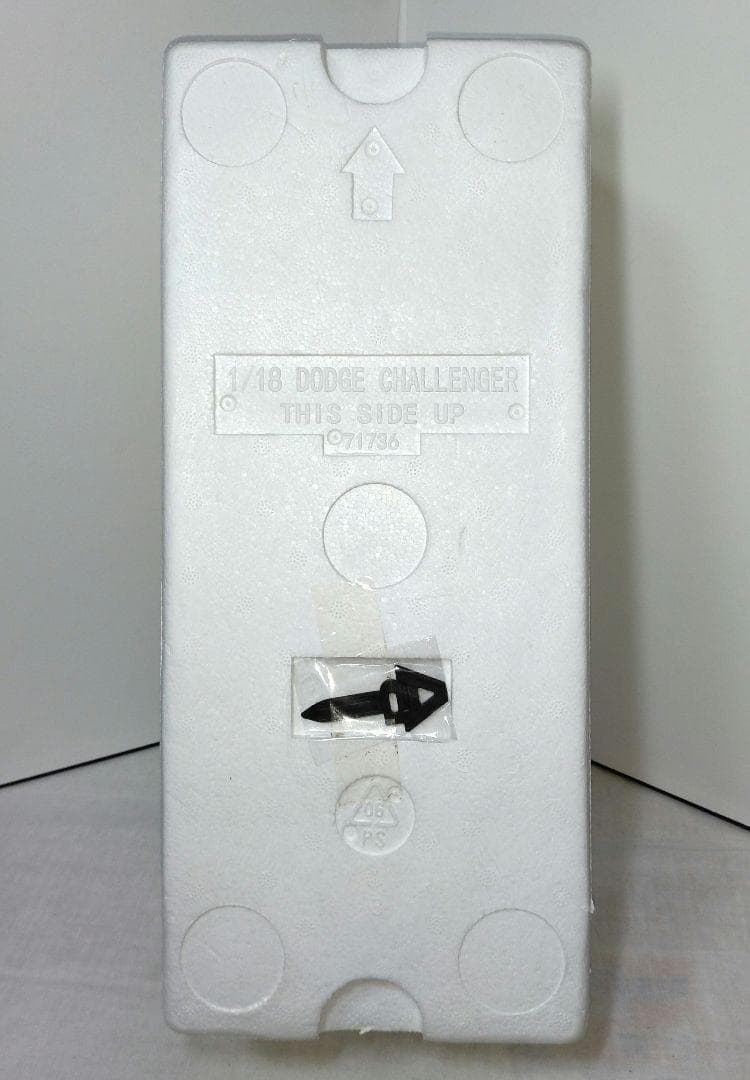 27　オートアート　1/18　ダッジチャレンジャー　SRT HELLCAT