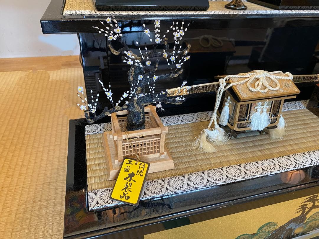 雛人形飾り 黒金　ひな壇三段飾り　人形なし