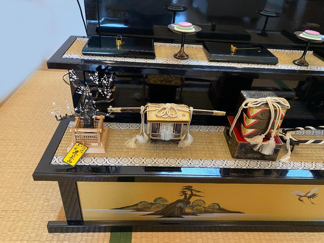 雛人形飾り 黒金　ひな壇三段飾り　人形なし