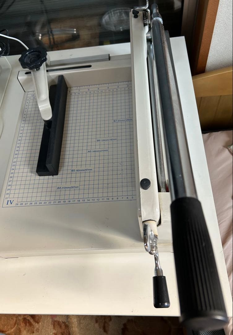 A4対応 手動式裁断機 グリッド付き