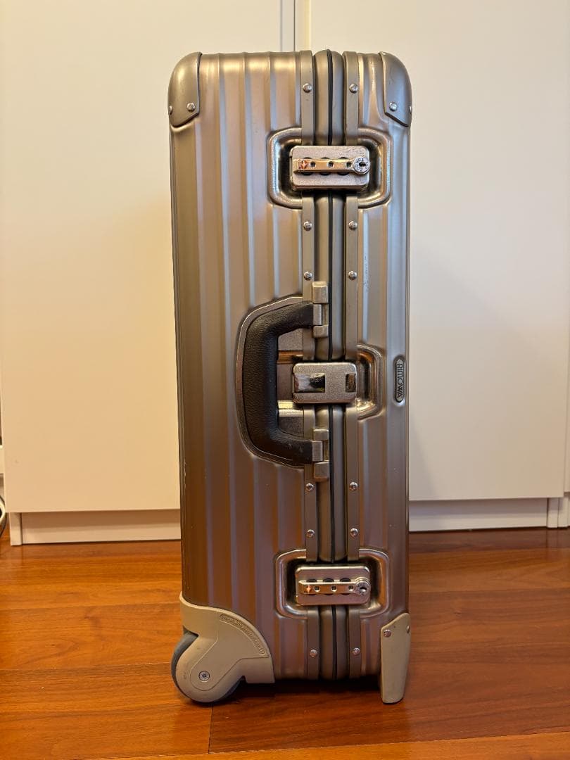 RIMOWA トパーズ チタニウム　944.63　TSAロック