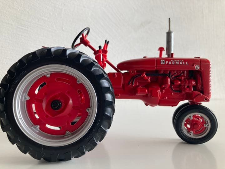 ミニカー　アメリカントラクター　McCORMICK FARMALL