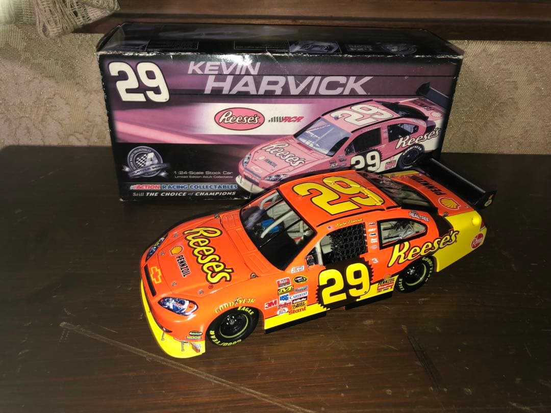 NASCAR 1/24 #29 Reese’s