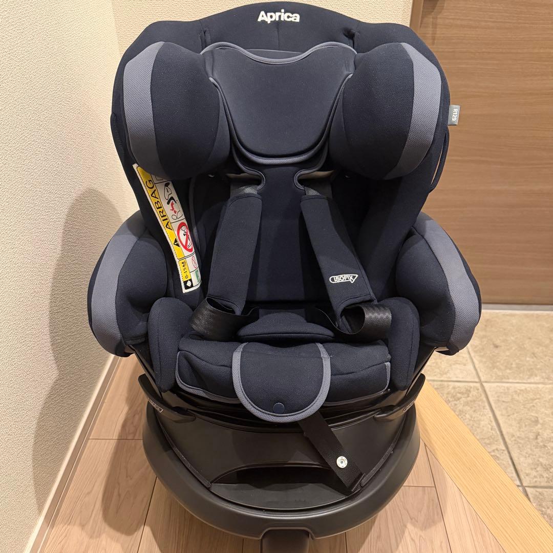 Aprica フラディア プラス ライト チャイルドシート(ライトネイビー)