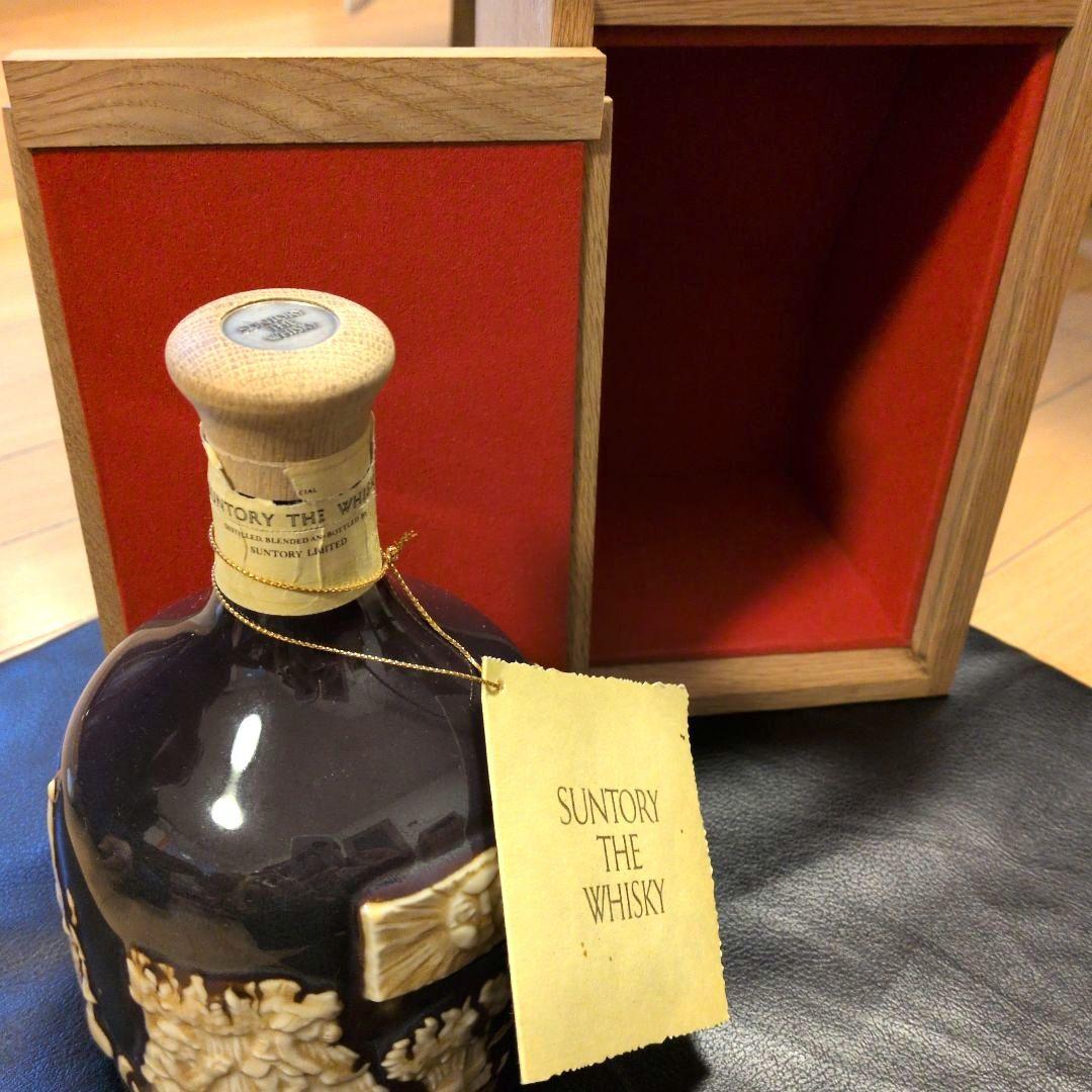 サントリーザウイスキー有田焼ボトル木箱入り