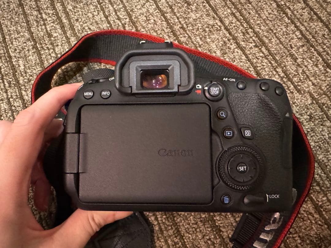 Canon EOS 6D Mark II ボディのみ デジタル一眼レフカメラ