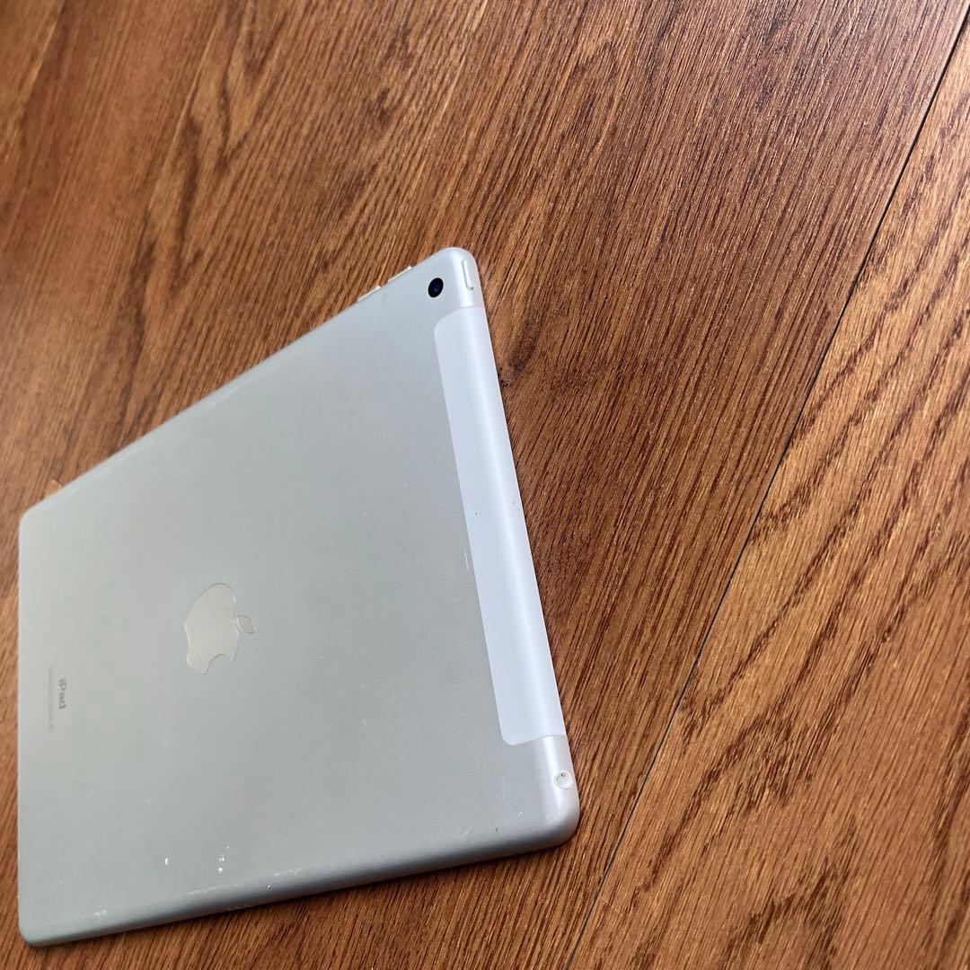iPad (第8世代) 32GB Wifi + Cellularバッテリー91%