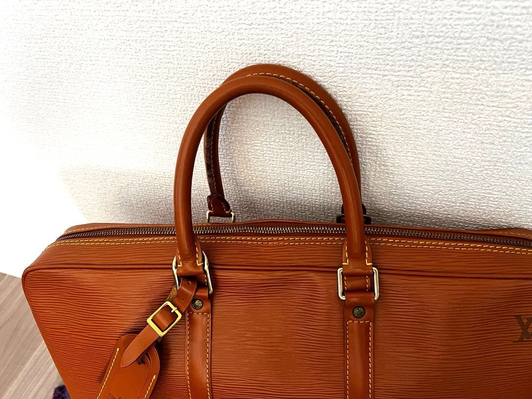 美品 LV ルイ ヴィトン エピ ポルトドキュマン ヴォワヤージュ