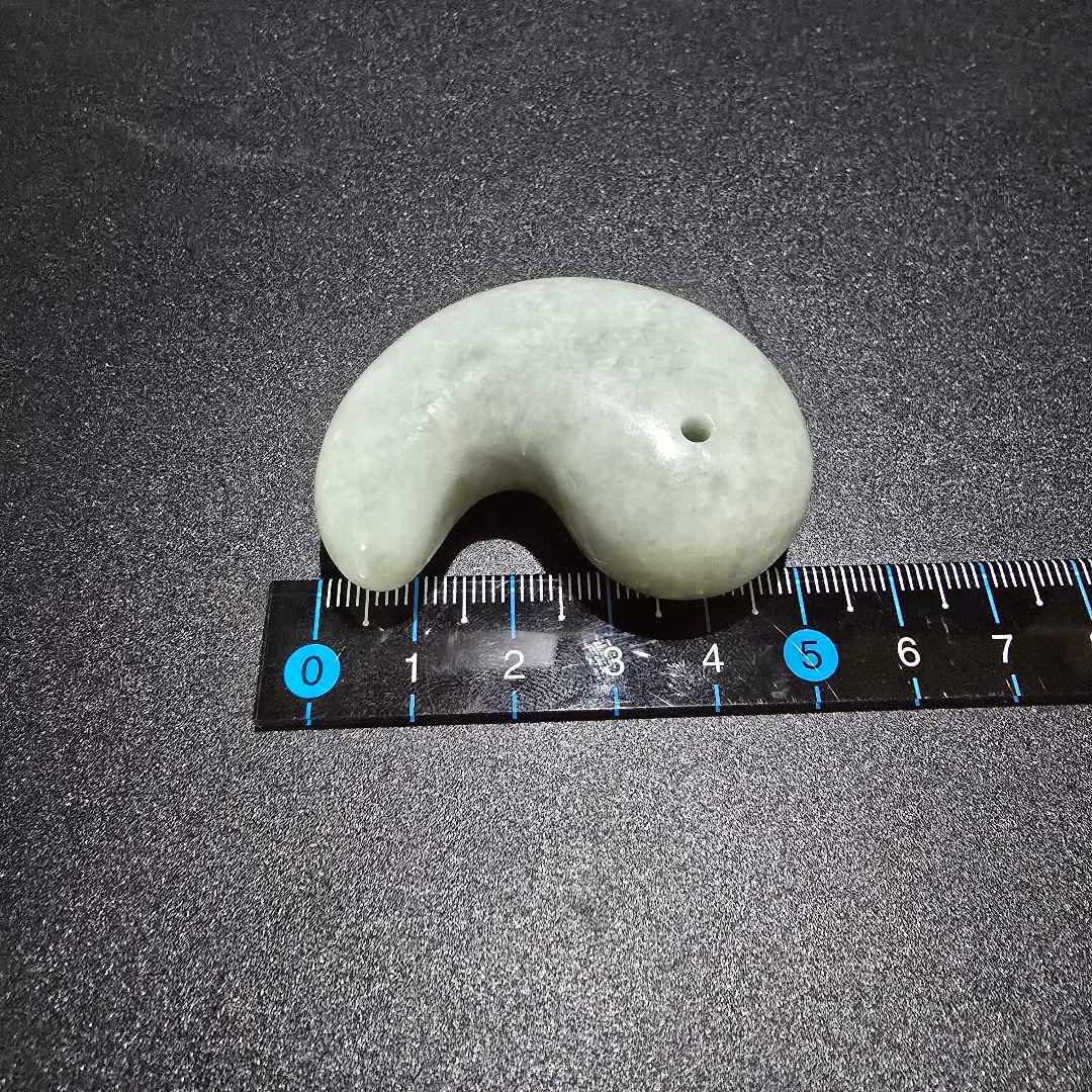 2 翡翠　天然　大型　勾玉　天然石　レア物　ヒスイ　天然石　鉱物　勾玉