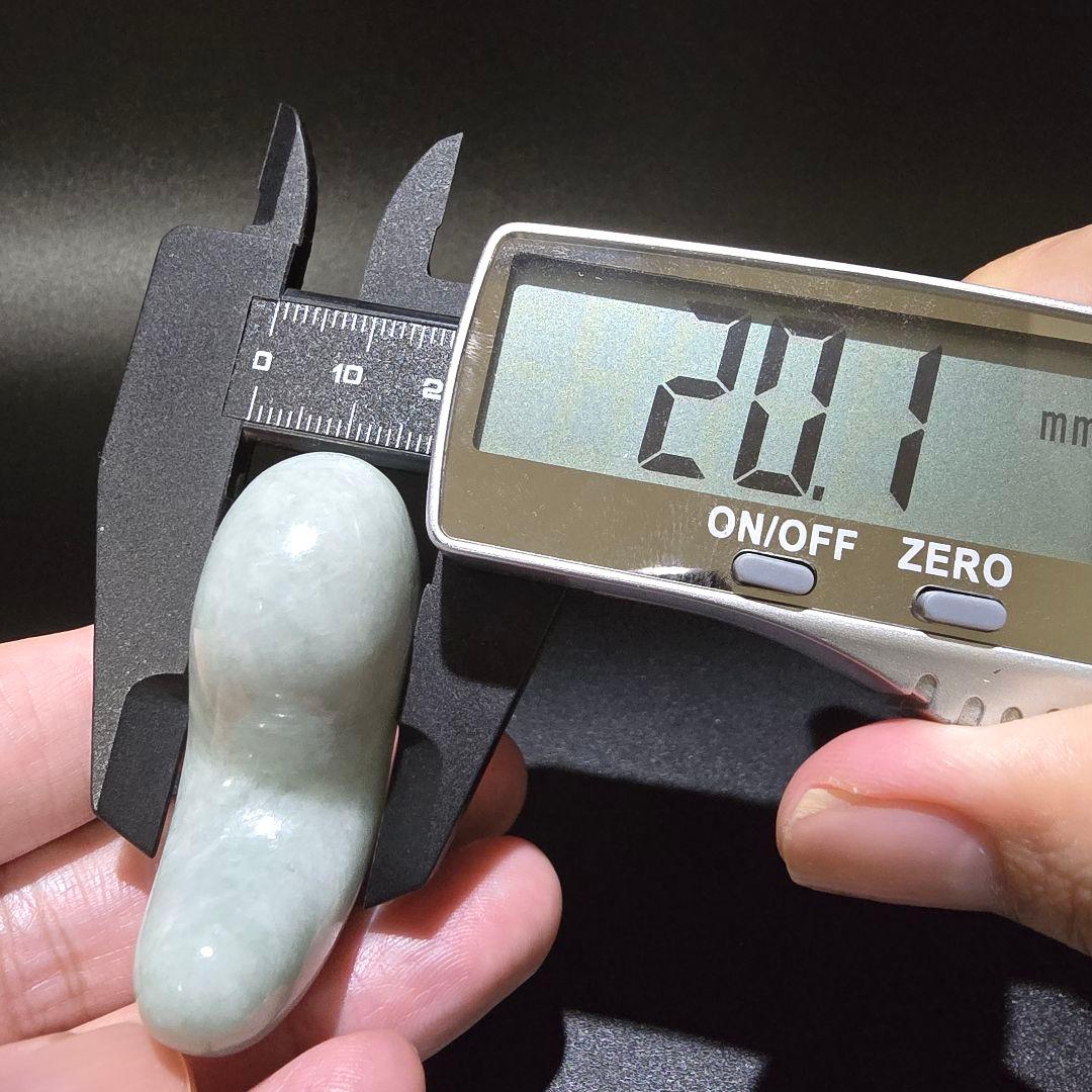 2 翡翠　天然　大型　勾玉　天然石　レア物　ヒスイ　天然石　鉱物　勾玉