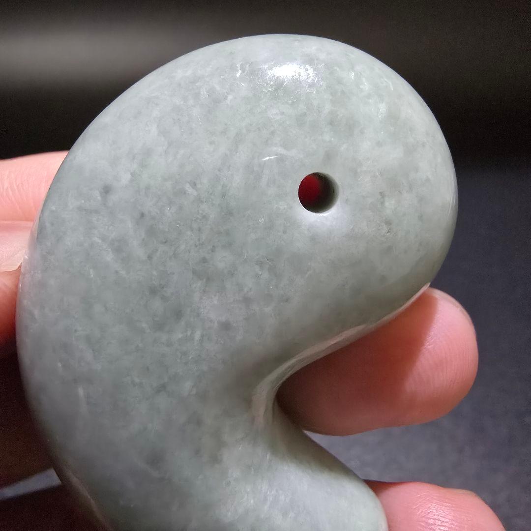 2 翡翠　天然　大型　勾玉　天然石　レア物　ヒスイ　天然石　鉱物　勾玉