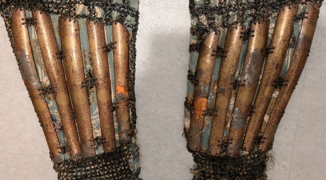 桃山から江戸初期 家紋 鉄製籠手 甲冑 面頬 前立て 武将 鎧 兜 武具 骨董