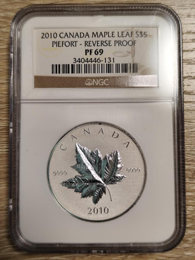 E*M様 NGC PF69☆2010 カナダ メイプルリーフ 銀貨 純銀 記念