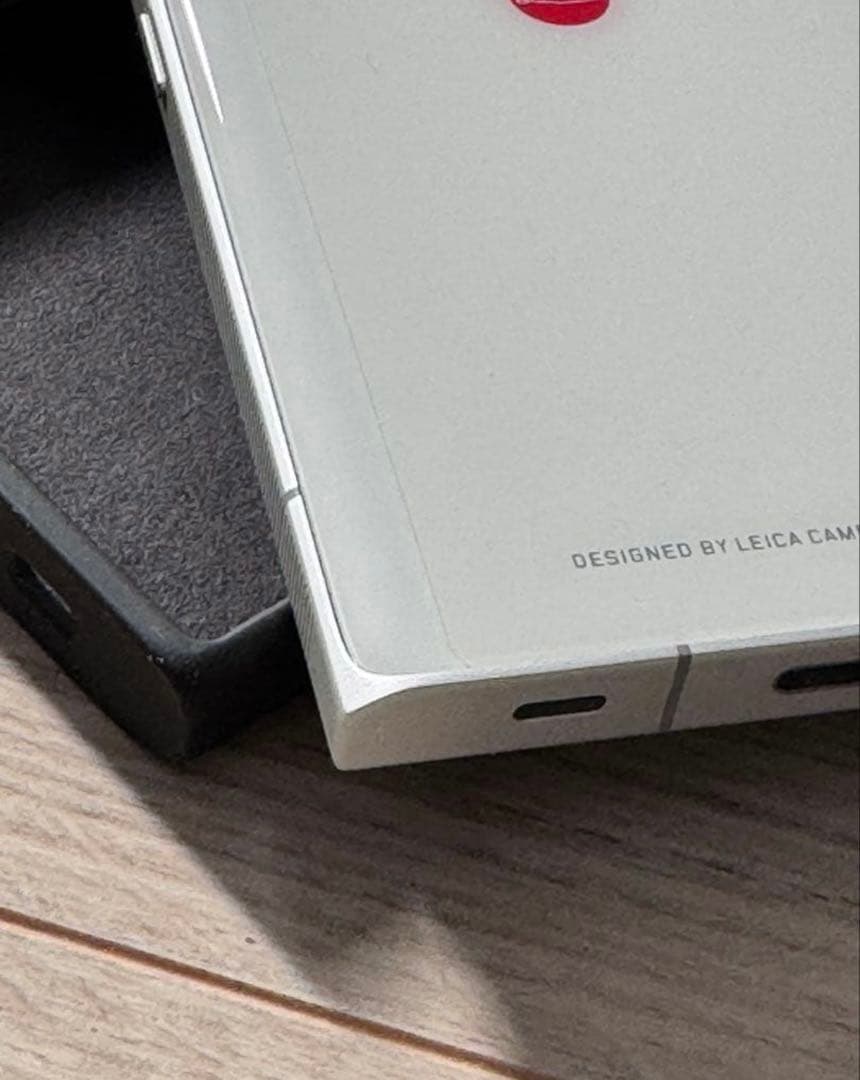 Leitz Phone 2 ホワイト　ケース付き