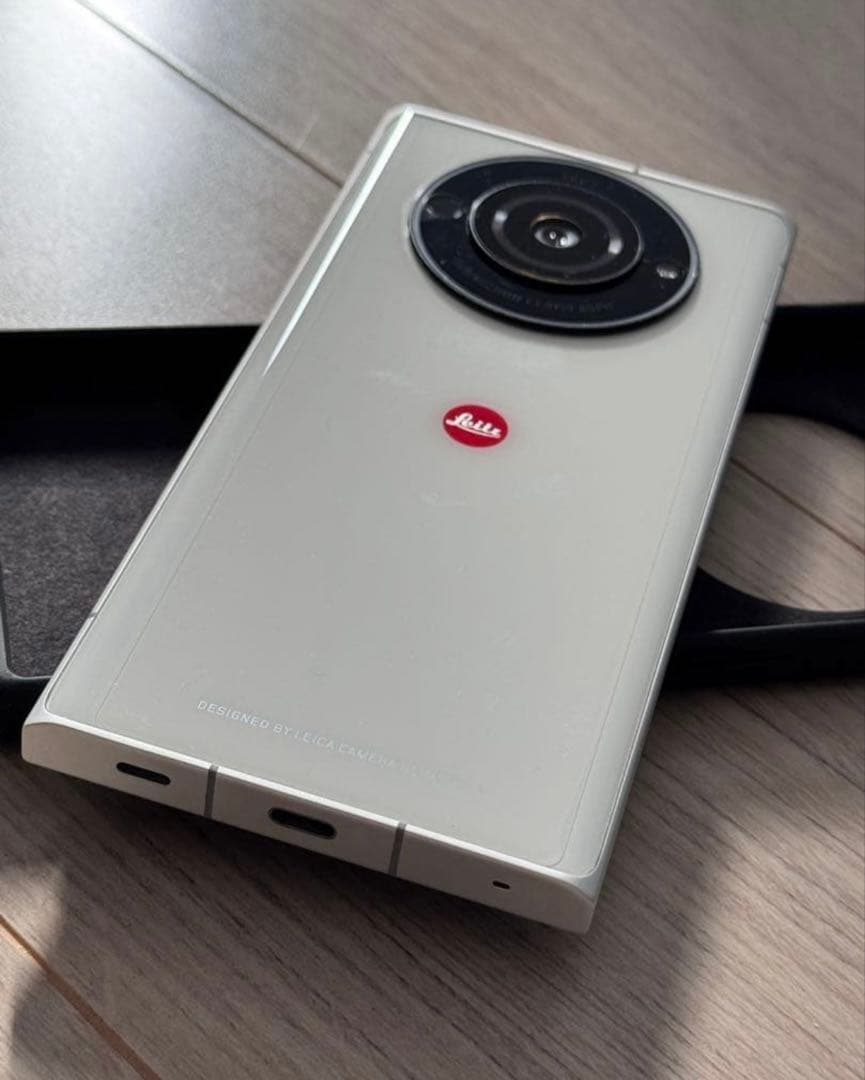 Leitz Phone 2 ホワイト　ケース付き