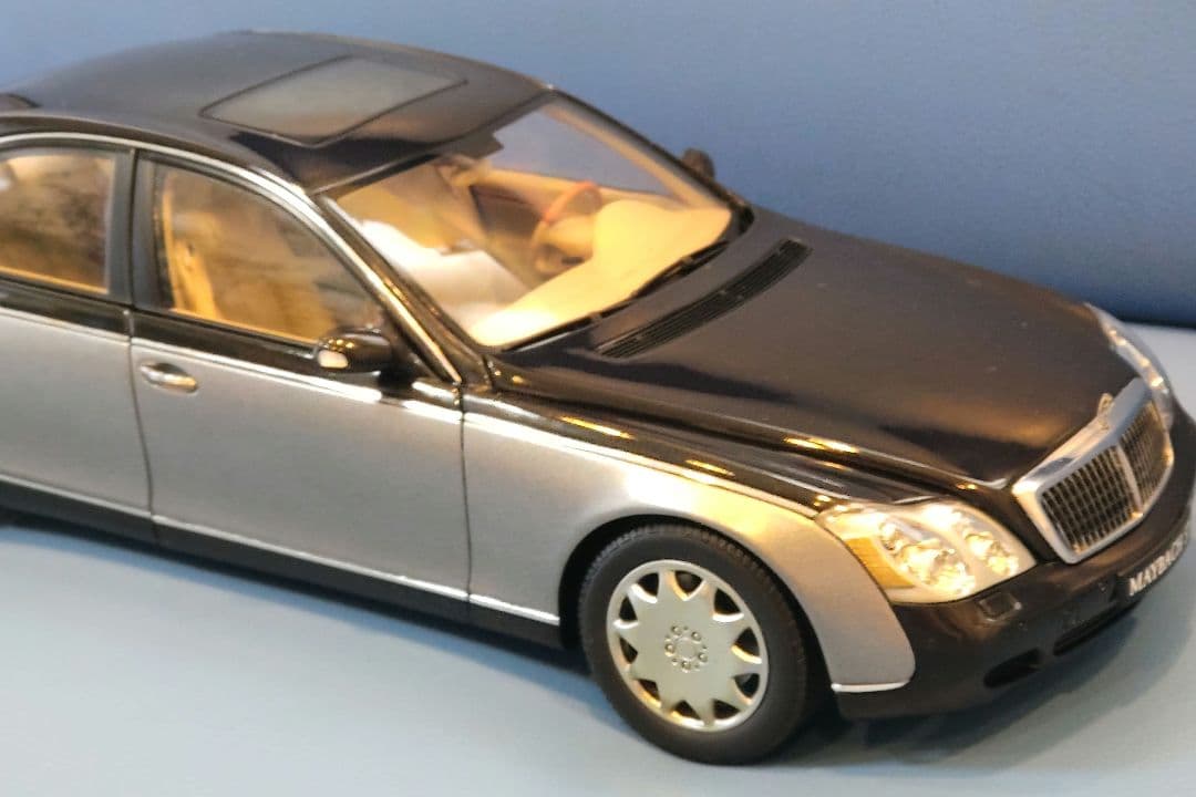【新品・未使用】AUTOart MAYBACH 57 1/18スケール