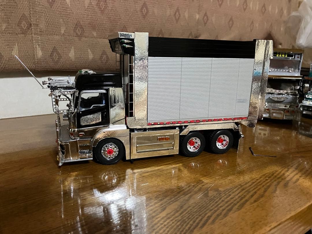 スーパーグレート、デコトラダンプ、1/32スケール完成品