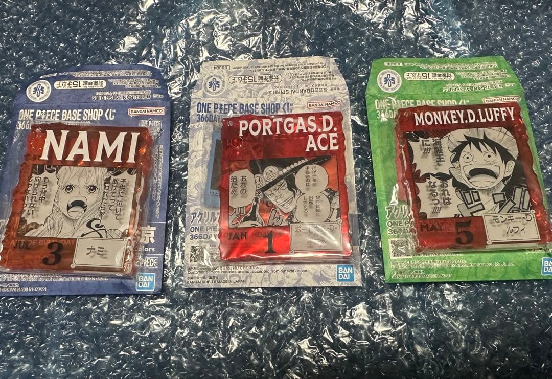 ワンピースベース アクリルブロックチャーム ルフィ エース ナミ