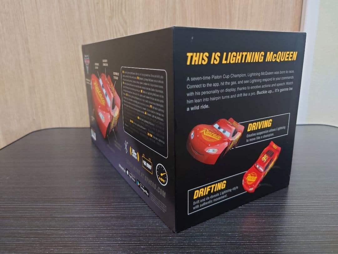 スフィロ　アルティメットライトニングマックイーン　ラジコン　カーズ