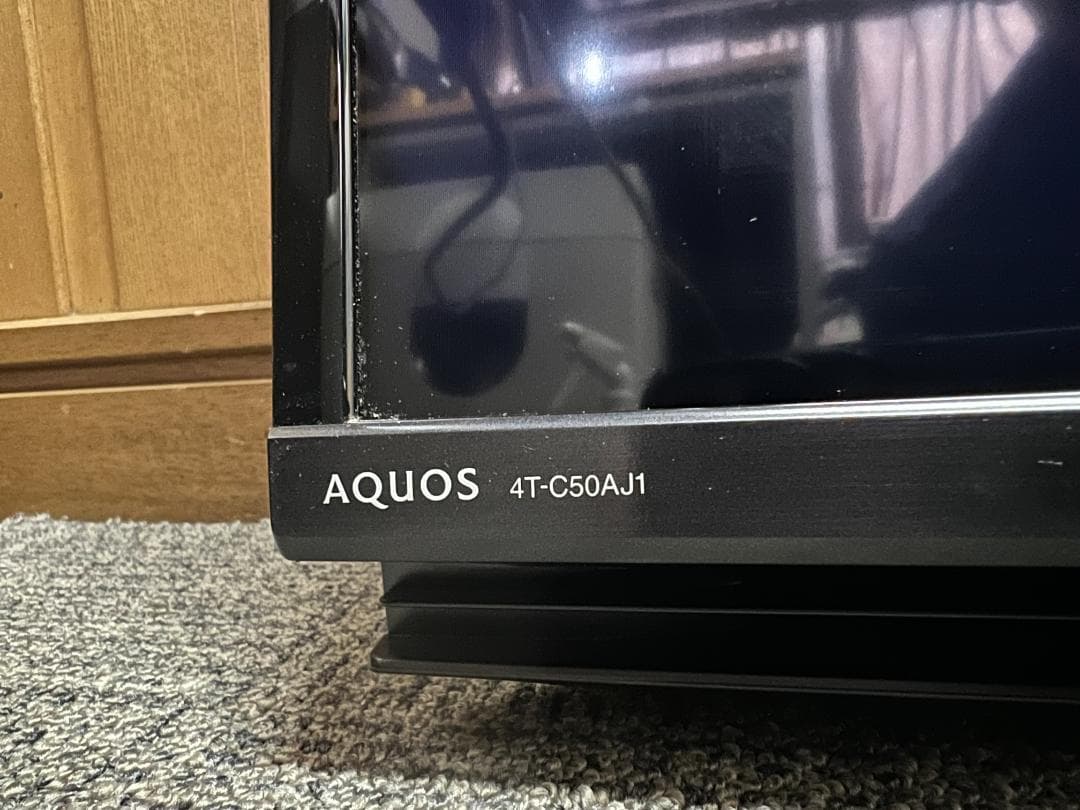 シャープ 4K対応液晶テレビ AQUOS 4T-C50AJ1 壁掛け　画面線あり