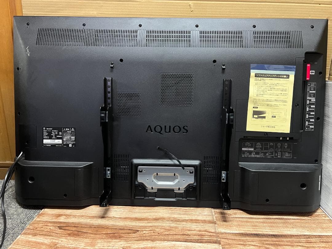 シャープ 4K対応液晶テレビ AQUOS 4T-C50AJ1 壁掛け　画面線あり