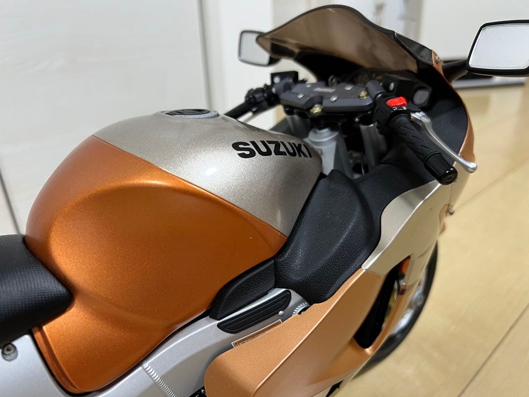 ディアゴスティーニ 1/4 スズキGSX1300R 隼 完成品