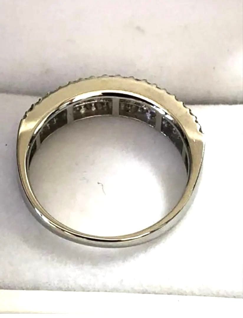 pt950 天然ダイヤモンドリング 0.70カラット真中一列プリンセスカット