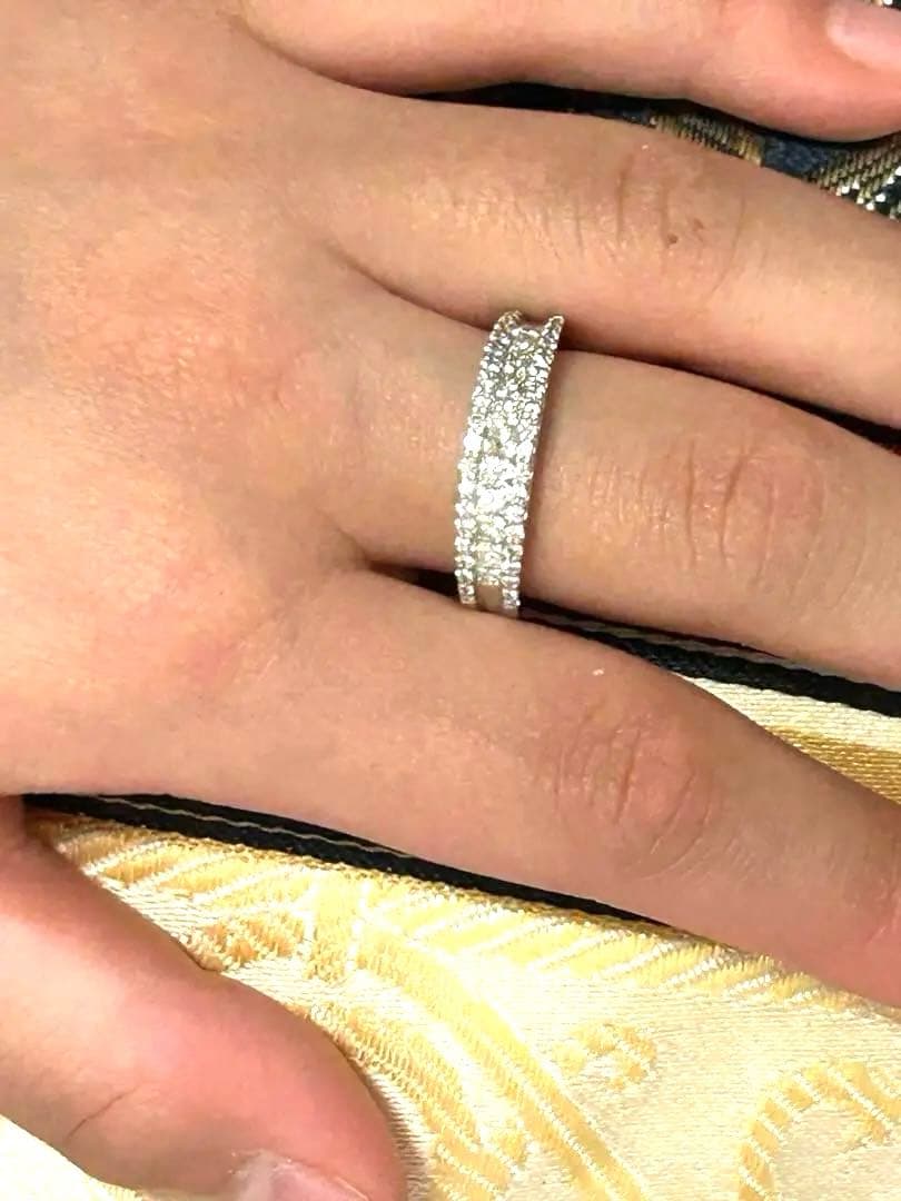 pt950 天然ダイヤモンドリング 0.70カラット真中一列プリンセスカット