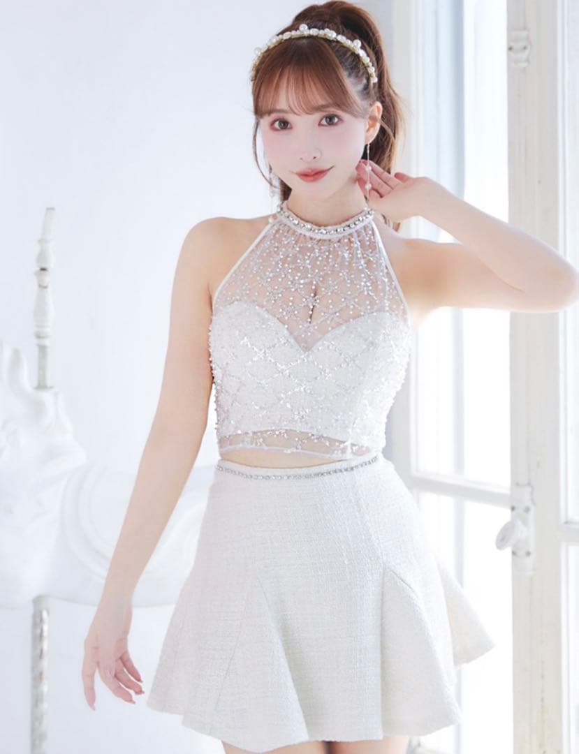 ホワイト ビーズ装飾 フレアドレス