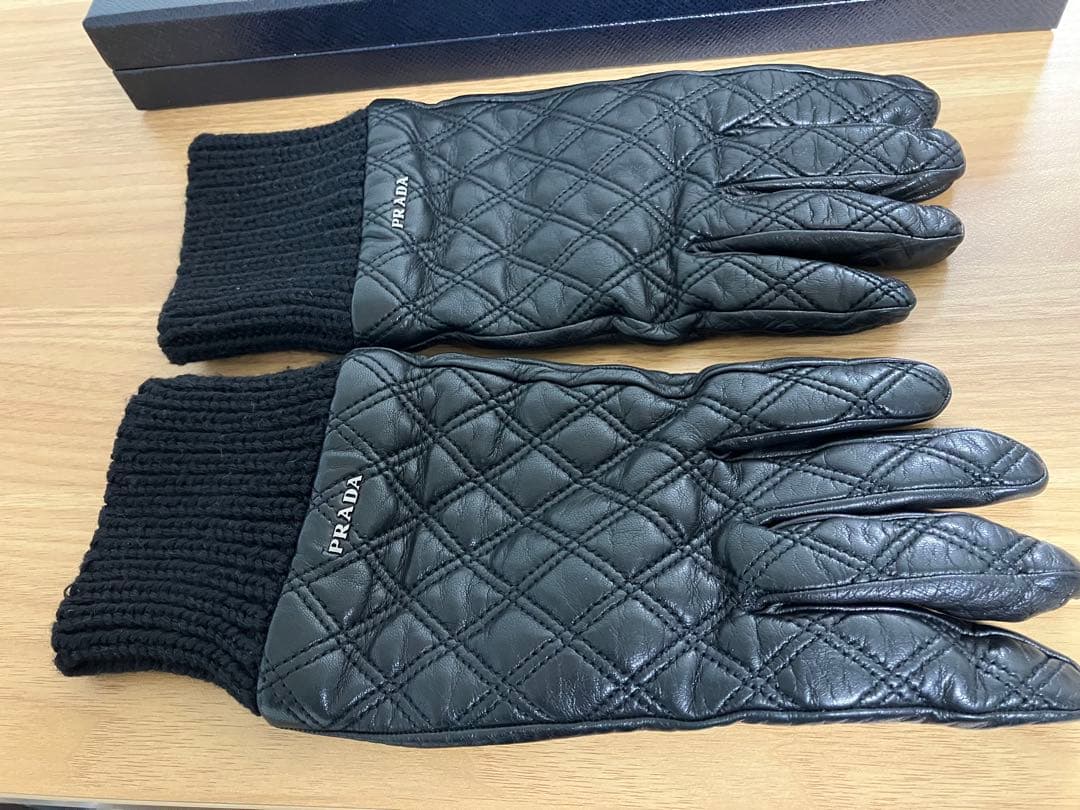 ＊yuk　PRADA ラムレザーキルティング手袋　 カシミヤ　本革