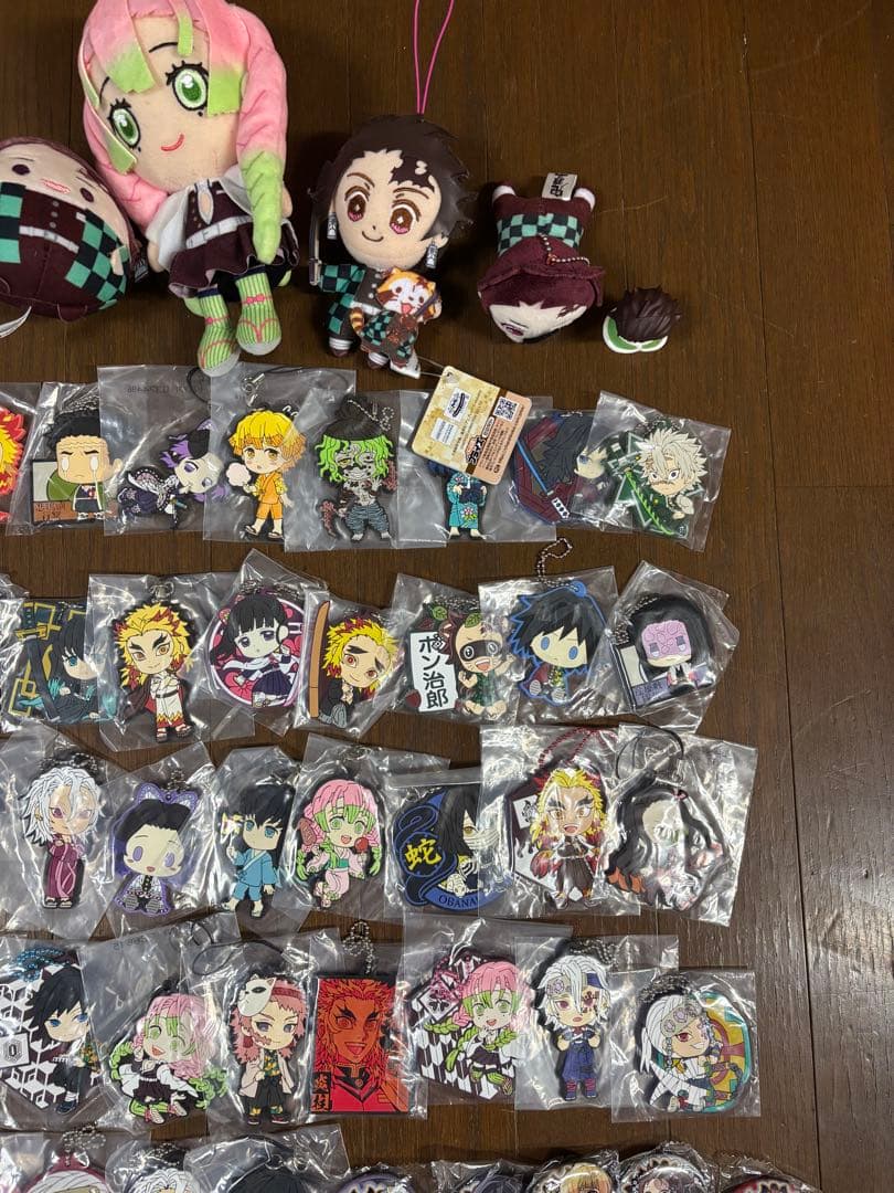 鬼滅の刃　まとめ売り　ぬいぐるみ　フィギュア　ラバーマスコット　缶バッジ　等