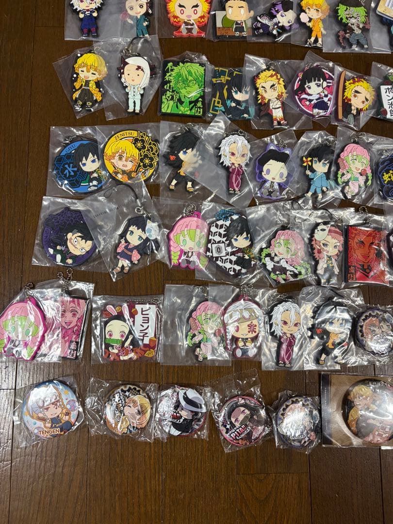 鬼滅の刃　まとめ売り　ぬいぐるみ　フィギュア　ラバーマスコット　缶バッジ　等