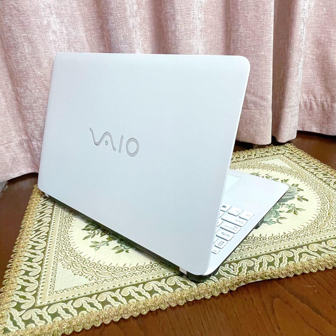 フルHD⭐︎Corei7⭐︎SSD⭐︎ブルーレイ⭐︎ノートパソコン ホワイト オフィス