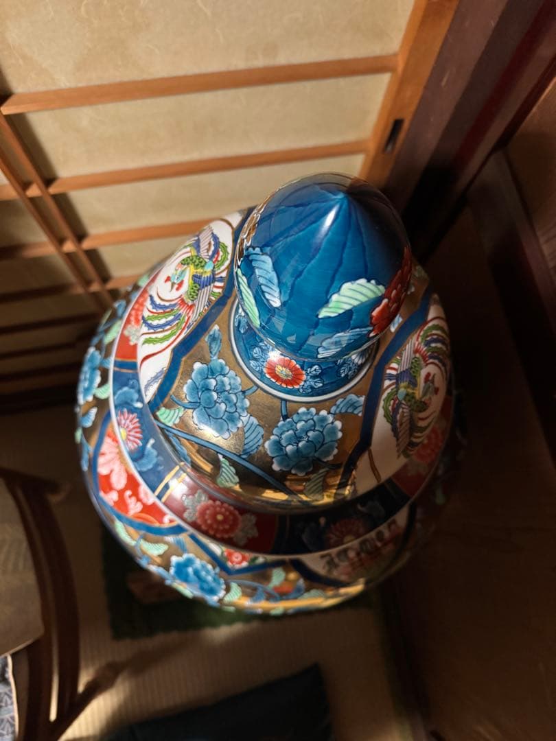【引取限定】花柄金箔装飾の蓋付き陶器壺　高さ1m