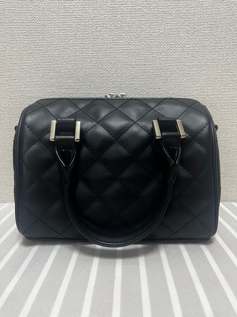 pium ぴうむ ハートポーチ付きキルティングボストンバッグ ブラック