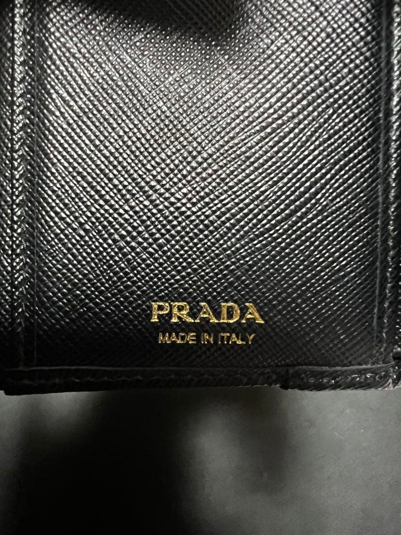 【美品】PRADA サフィアーノトライアングル　ブラック 三つ折り財布