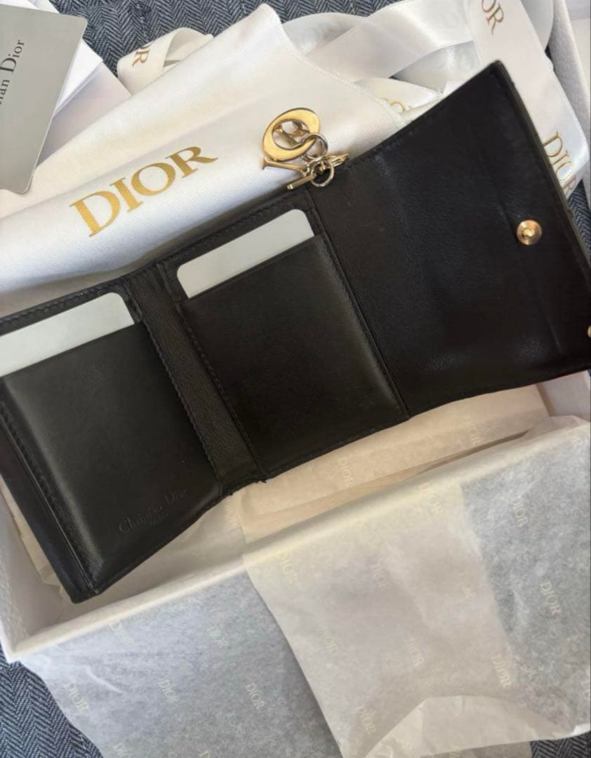 Lady Dior ロータスウォレットカナージュ パテントカーフスキン財布