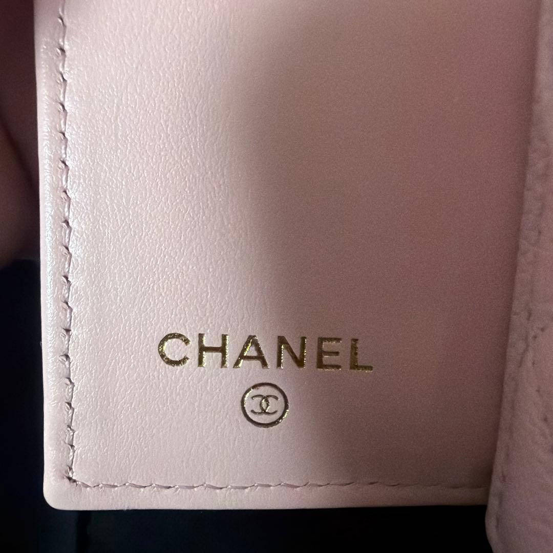 CHANEL ピンク ラムスキン三つ折り財布